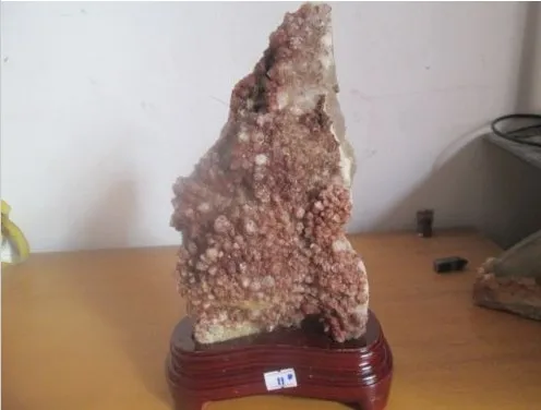 

(4.25lb) 100% NATURAL red QUARTZ CRYSTAL specimen +stand