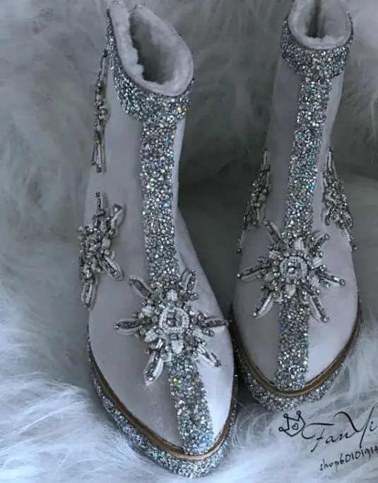 Новинка; модные бархатные теплые женские зимние ботинки ручной работы с острым носком, украшенные бисером и снежинками; стразы