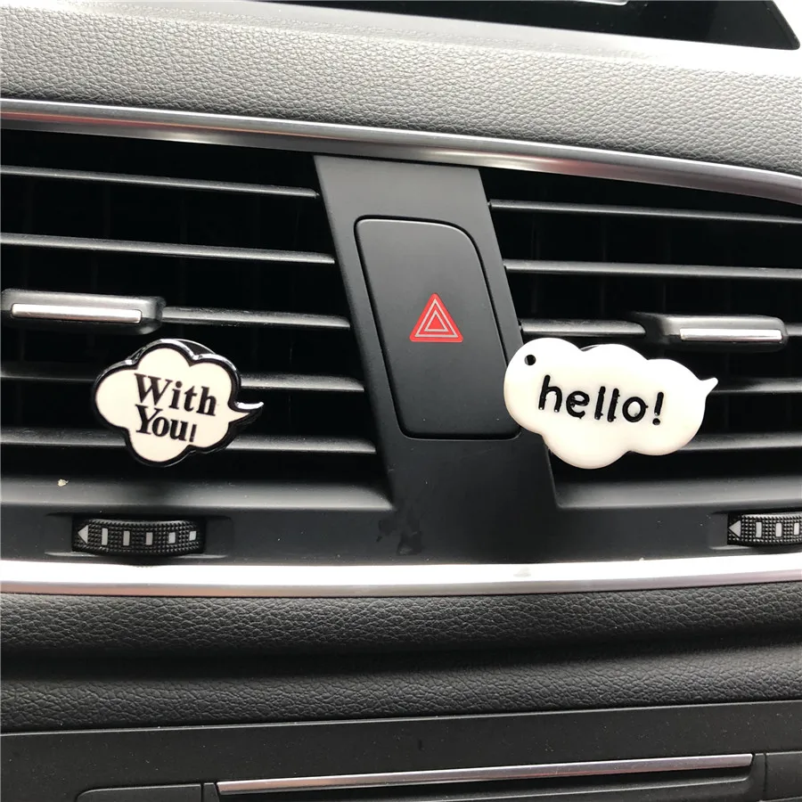 

Lovely white car modeling decoration perfume Plastic smile flower car perfume clip Air conditioner air freshener