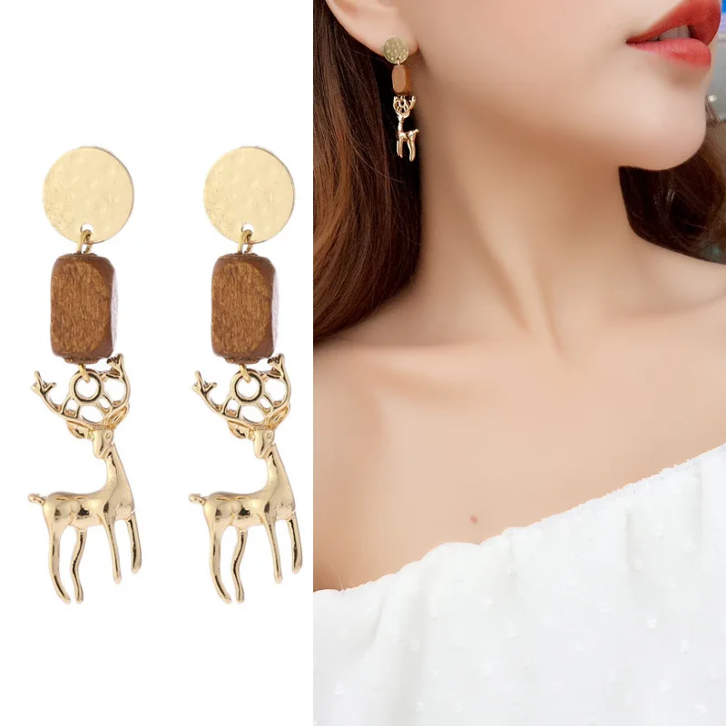 

Vintage Wood Beads Christmas Elk Sika Deer Earrings Long Tassel Clip on Earrings Non Pierced Cuff Earrings For Women Party Gifts