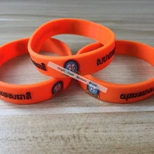 Пользовательские Цветные с гравировкой браслет, доступны Печатный индивидуальный логотип силиконовый браслет, акция подарок, 100 шт./партия