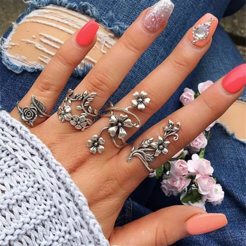 

Cheap Vintage Rose Flower Rings Set for Women Girl Bohemia Antique Silver Color Rings Set Floral Knuckle Ring 4RD194