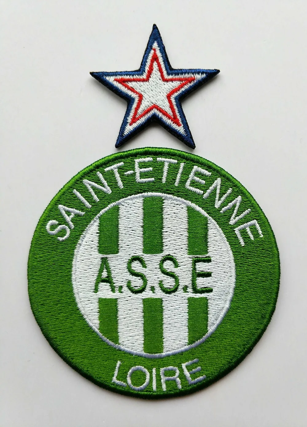 

2pcs/lot Football soccer fussball club Team Etienne logo iron on Patch Aufnaeher Applique Buegelbild Embroidered