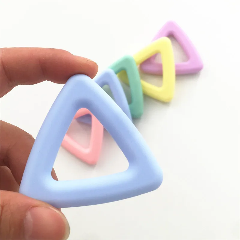 Encantos do Bebê Brinquedo de Montessori Sensorial dos Desenhos Chenkai Triângulo Mordedores Bpa Livre Silicone Faça Você Mesmo Chupeta Animados Fazer Jóias 50 Pcs 4 Silicone DIY Encantos Do Bebê Chupeta Chupeta