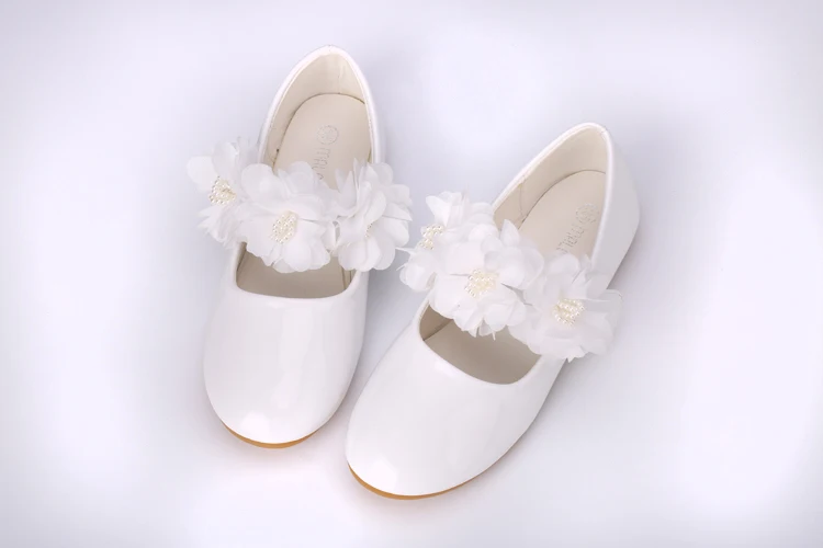 Для маленьких девочек белый Модная обувь на плоской подошве для маленьких детей Мэри Джейн из искусственной кожи Лоферы для женщин большой Детская Вечеринка Свадебная модельная обувь для подружки невесты