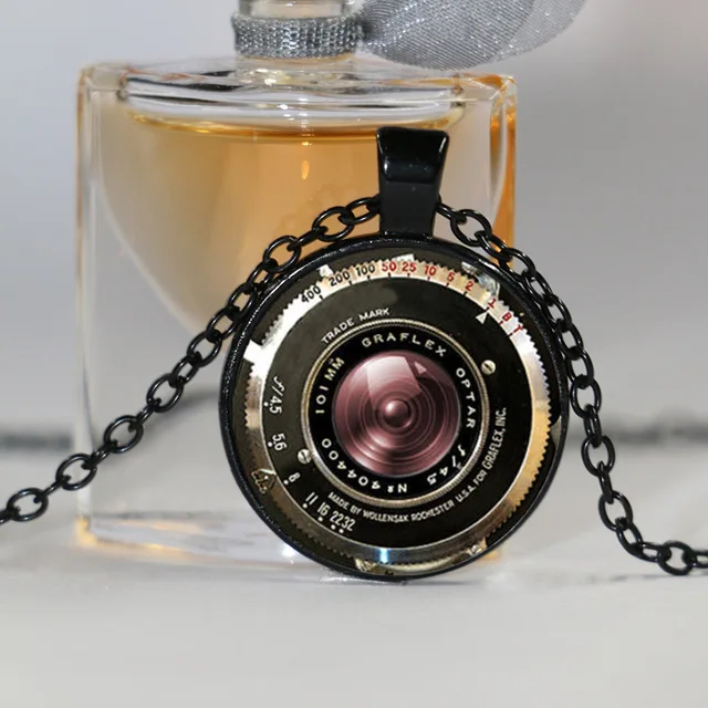 Spinningdaisy Silver Plated White Camera with Crystal Lens Camera Necklace