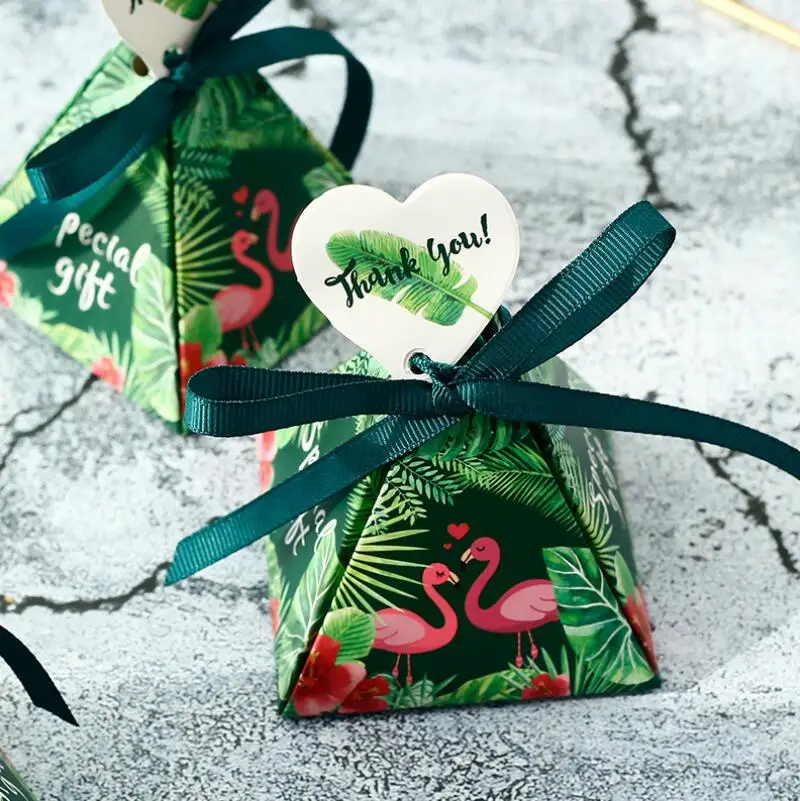 

50pcs/lot Pyramid Style Flamingo Theme Wedding Favour Boxes Sweet Party Favor Candy Boxes with Ribbon Tag Party Supplies