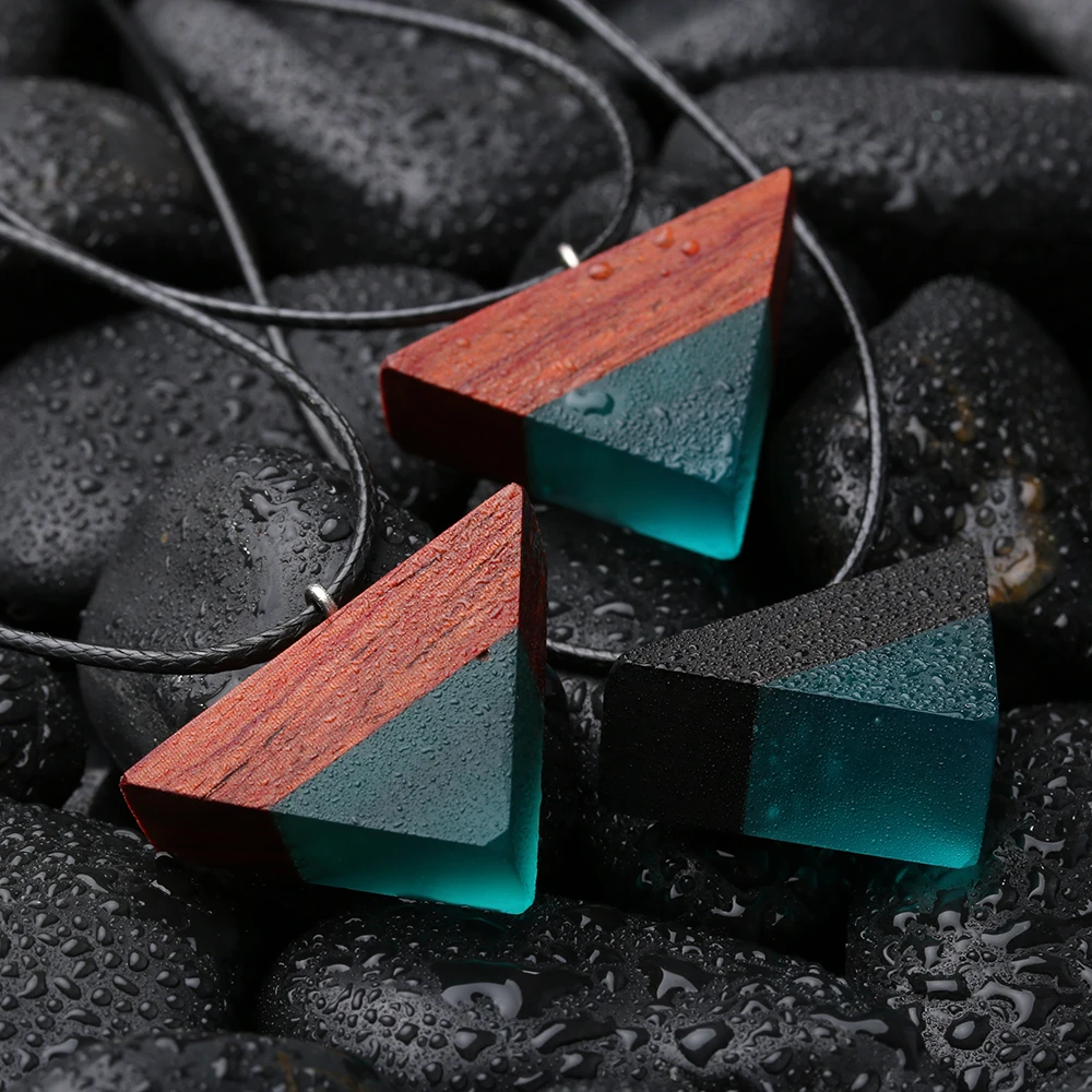 

1 PC Charm Popular Triangle Resin Wood Pendant Resin Rope Chain Purple Sandalwood of the Ocean Necklace Jewelry