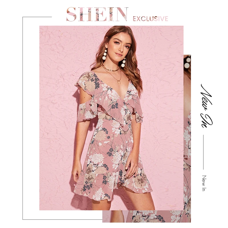 Шеин, розовое платье с растительным принтом и открытыми плечами, с оборками, женское платье с глубоким v-образным вырезом, асимметричное летнее платье, Boho Slip цветочные платья