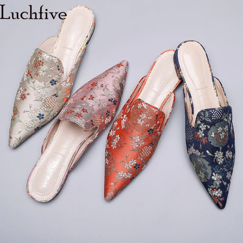 

Luchfive spring Pointed Toe embroidery flowers Flat Slippers satin lazy flip flop Outdoor mules puntufa beach Shoes Women