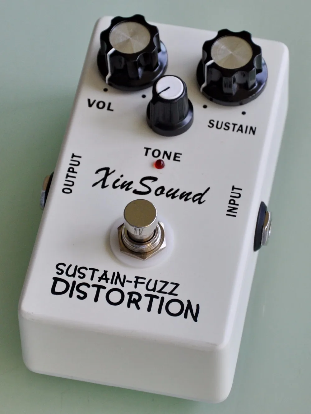 

Classic Fuzz Distortion Guitar Effects Pedal and True Bypass by XinSound FD-20