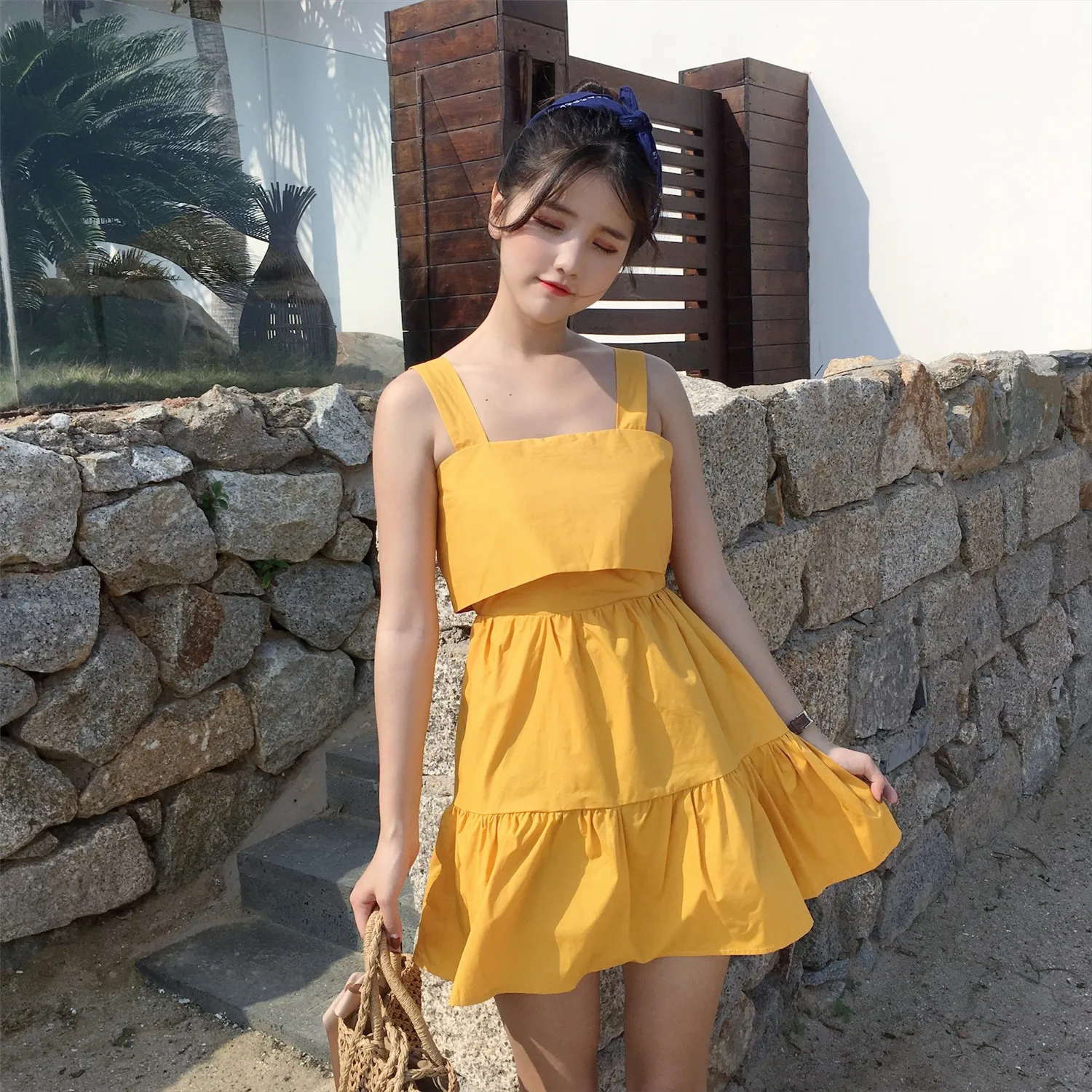 Inspirasi Gaya Rambut yang Cocok Dipakai Saat Liburan dan Travelling Singkirkan poni dan ikat rambut