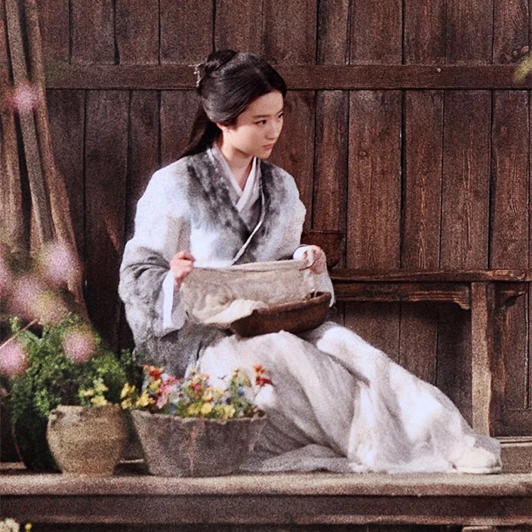 

Bai Qian Ink Paint Dyed Black White Gradient Hanfu Costume Movie Once Upon a Time Forever Love Lasting in Peach Blossom Bushes
