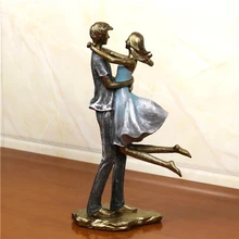Станция обнимается фигурка влюбленных ручной работы Смола мед пара статуя отсутствует бойфренд орнамент декор ремесло подарок для подруги
