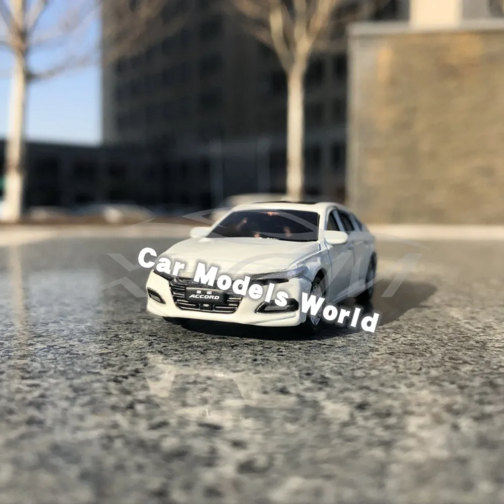 Модель литая автомобиля Accord для Sport Turbo 1:64 (белый) + небольшой подарок!|Наземный