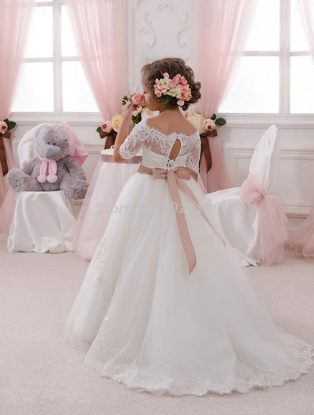 

Hot White Ivory Lace Flower Girls Dresses Sweep Train Girls First Communion Dress Princess Dress Ball Gown