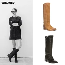 Vinapobo/новые зимние сапоги до колена на танкетке; большие размеры 35-42 Модные женские ботинки повседневные женские модельные сапоги с острым носком высокие сапоги
