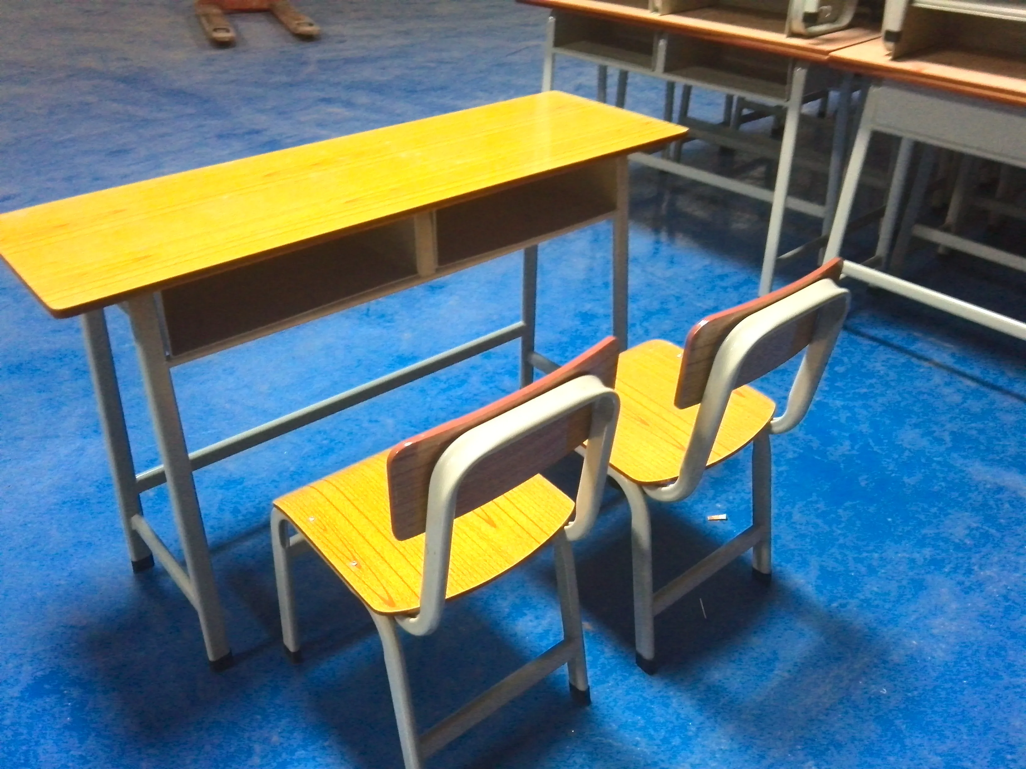 Student desks and chairs Double egg tube stationary training School desk table factory direct