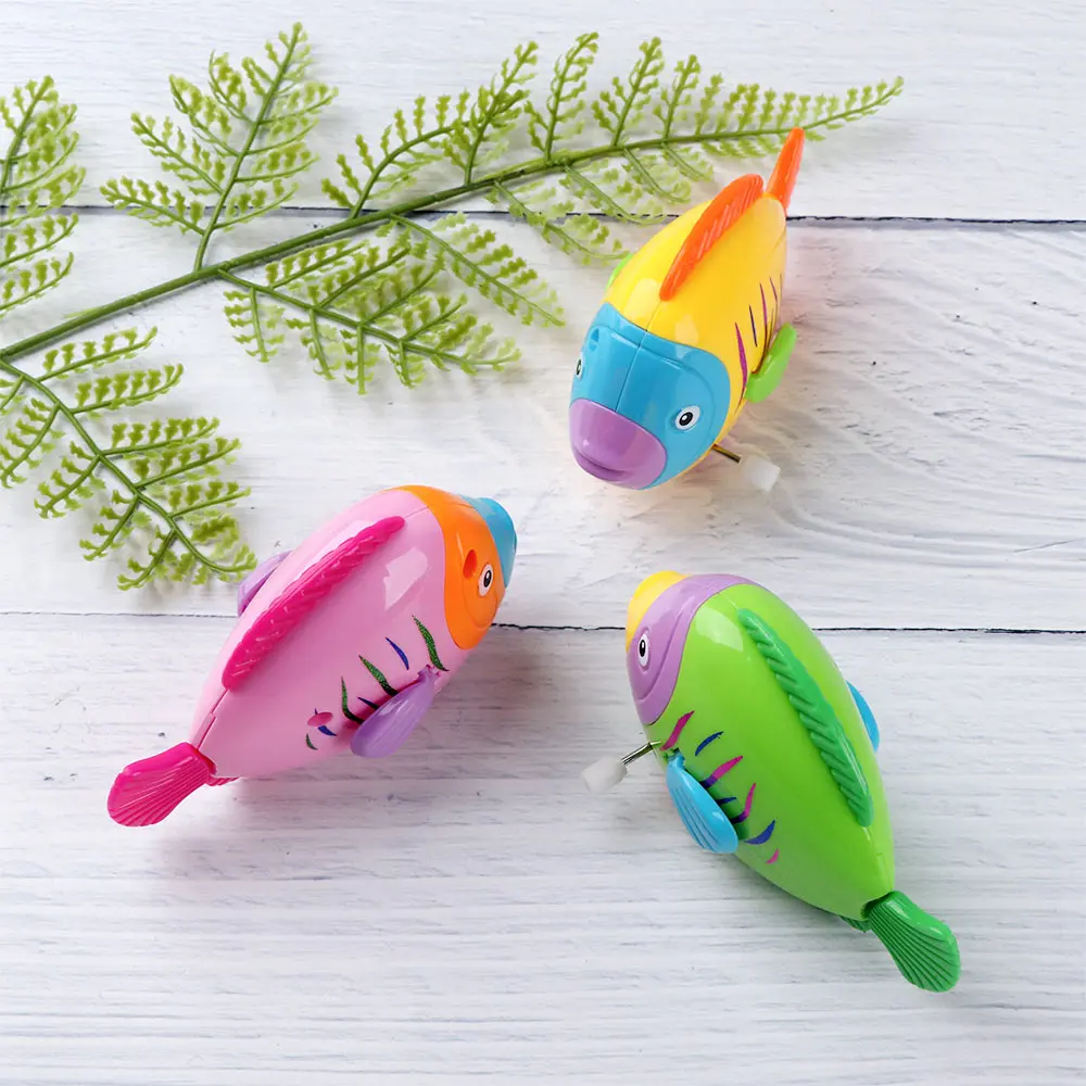 1 шт. Милая пластиковая цветная рыбка будет перемещать хвост заводная игрушка детская Ванна заводная игрушка для детей цвет случайный