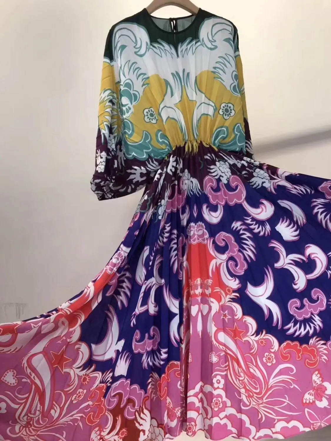 

2019 new ladies fashion long-sleeved round neck silk pleated print dress 0604