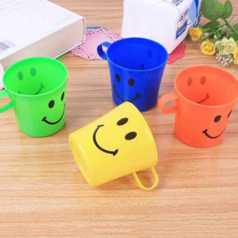 6 шт./партия, милые пластиковые детские чашки с улыбающимся лицом, детские чашки с ручкой, разные цвета