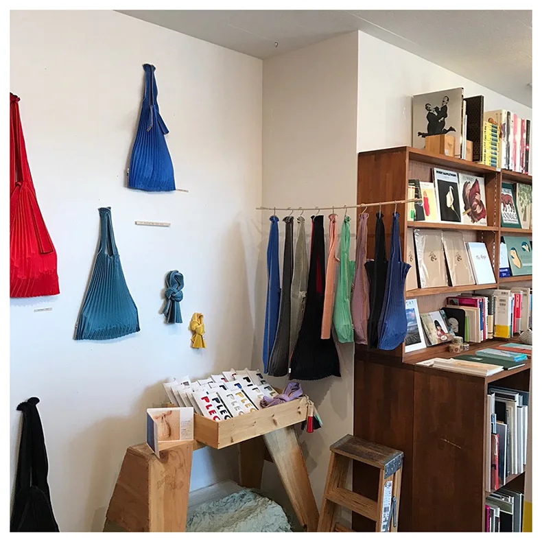 8865092867_1074810241