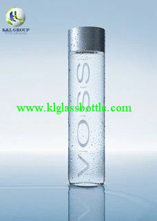 В бутылки стекает вода. Voss 375ml. Voss 0.375. Минеральная вода восс. Вода Voss ЧБД.