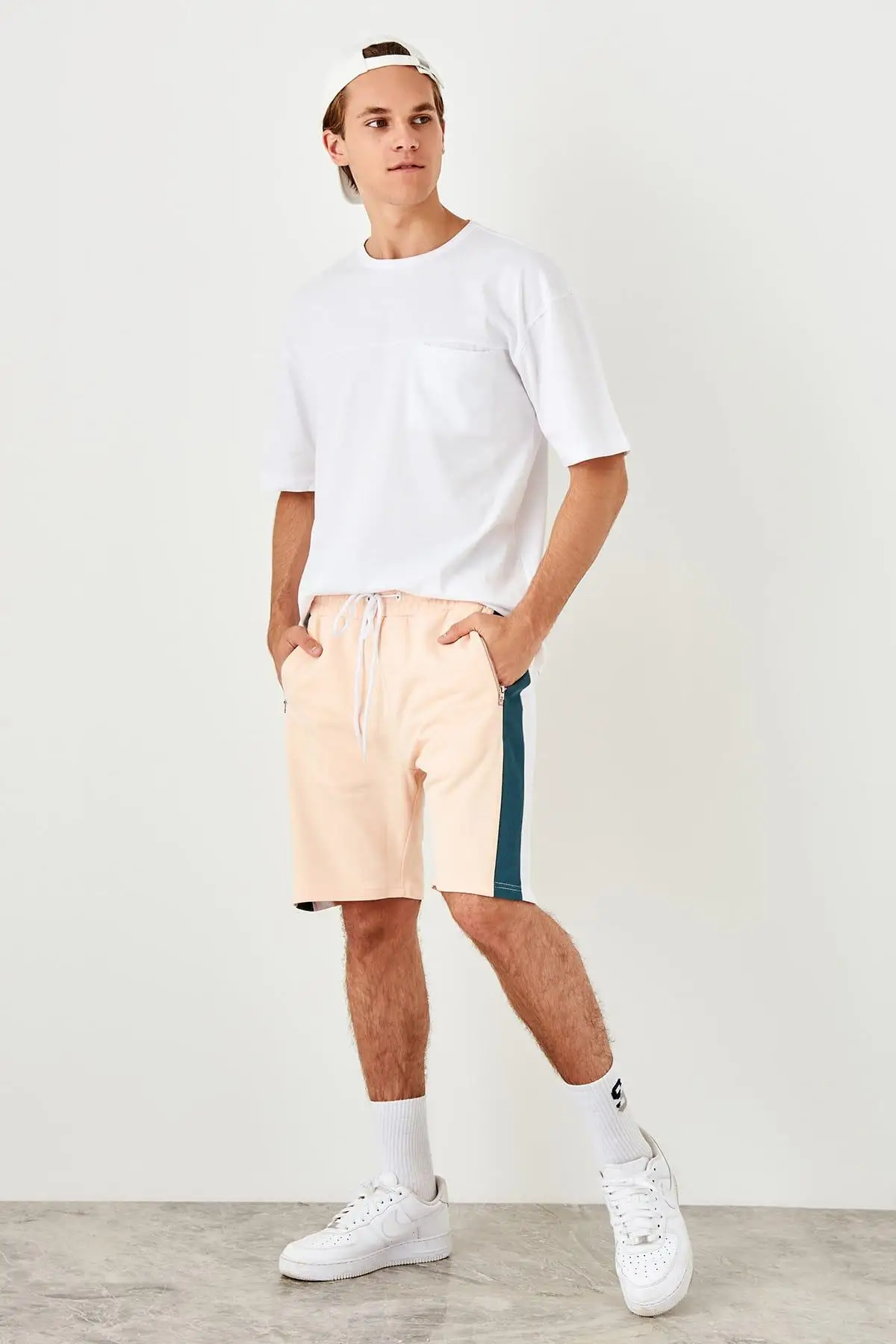 Мужские розовые шорты Trendyol TMNSS19SE0062