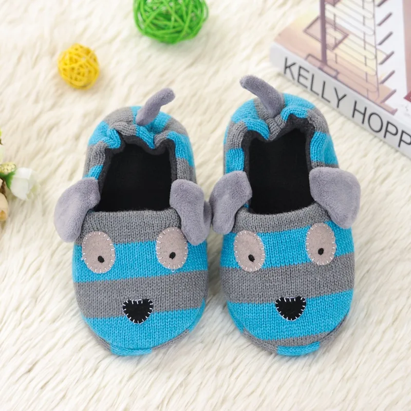 Детские хлопковые домашние тапочки; детская зимняя обувь для мальчиков и девочек; домашние тапочки; детская Нескользящая плюшевая теплая обувь с героями мультфильмов - Цвет: Gray blue dog