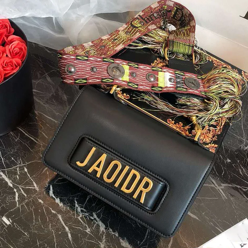 2019 New Luxury Fashion Famous Designer Brand Logo Women Purse and Handbags High Quality Letter Chain Shoulder Messenger Bags
2019 New Luxury Fashion Famous Designer Brand Logo Women Purse and Handbags High Quality Letter Chain Shoulder Messenger Bags