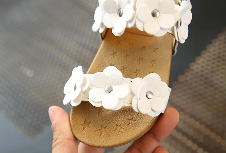 2022 New Summer Children Sandals for Girls Soft Leather Flowers Princess Girl Shoes Kids Beach Sandals Baby Toddler Shoes CSH369 children's shoes for adults