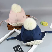 Шапки для маленьких мальчиков и девочек, осенне-зимние Бархатные наушники, детские шапки Lei Feng, Детские Меховые помпоны из овечьей шерсти, кашемировые теплые шапки, детские вязаные шапки