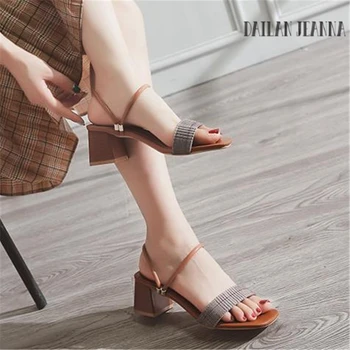 

Korean women's shoes version of gladiator sandals Ms. mid-heel 2018 summer new coarse-heeled minimalist sandals retro two-wear