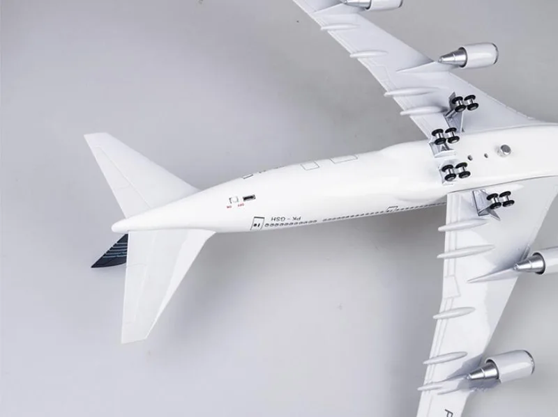 47 см 1/150 масштаб игрушечные модели самолетов Boeing B747 Garuda индонезийская модель самолета с светильник и колесами из полимерного пластика