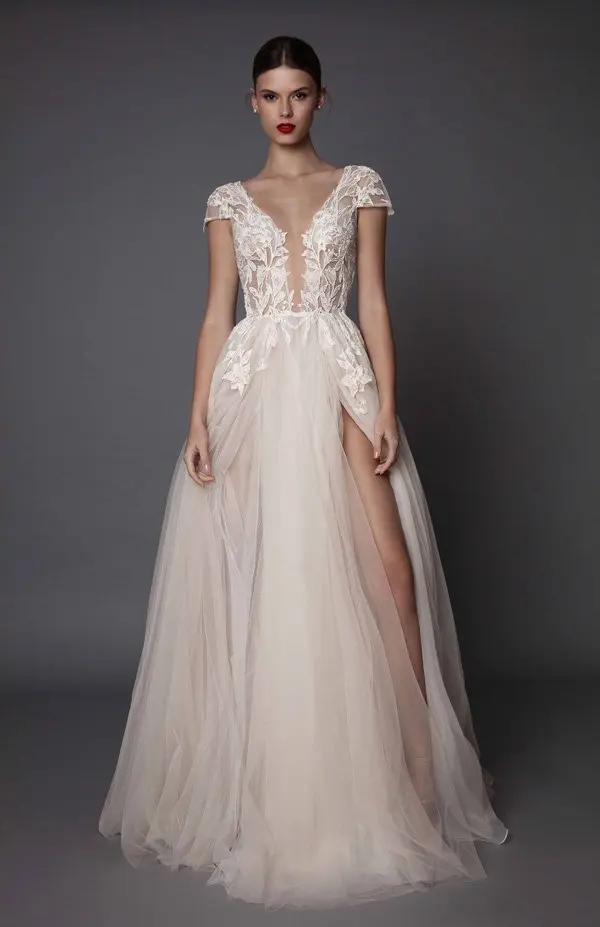 

Eightree Flower Appliques Tulle Evening Dress Deep V Neck Prom Dress A-line Backless Beach Evening Party Dress V neck Sleeveless