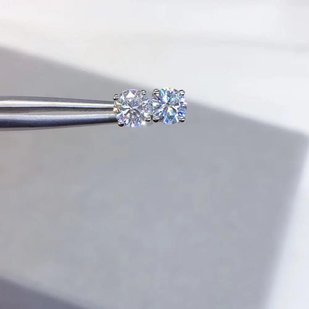 

Aladdin Round Cut Total 1/2ct Diamond Test Passed Moissanite Earrings 18K White Gold Four claws Earrings Jewelry Girlfriend Gift