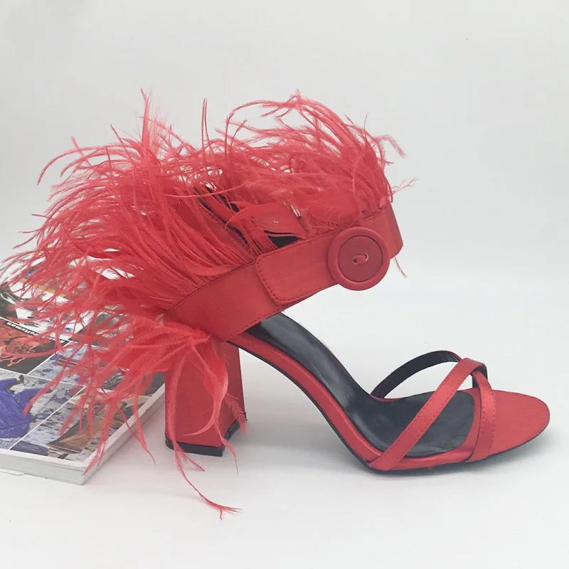 JAWAKYE/Новинка; красные меховые сандалии; женская обувь с пряжкой на щиколотке и пуговицами на высоком массивном каблуке; Летняя обувь с перьями; сандалии для вечеринок; zapatos mujer