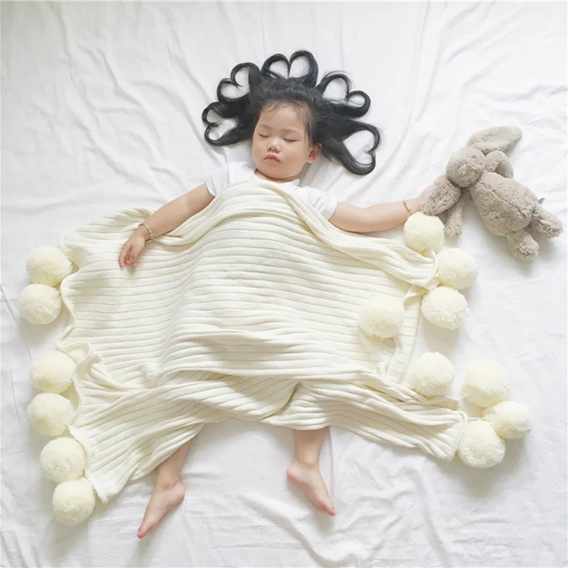 Billige Gestrickte Baby Decke für Neugeborene Winter Baumwolle Swaddle Warp mit Wolle Ball Kinder Produkte Kinder Bad Handtuch Fotografie Requisiten