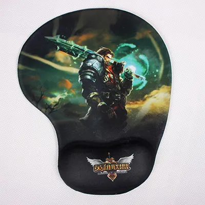 

2016 Dota gaming mouse mat Silicone wristbands with Wrist Rest RSI Support anime mouse pad cartoon animal mouse pad