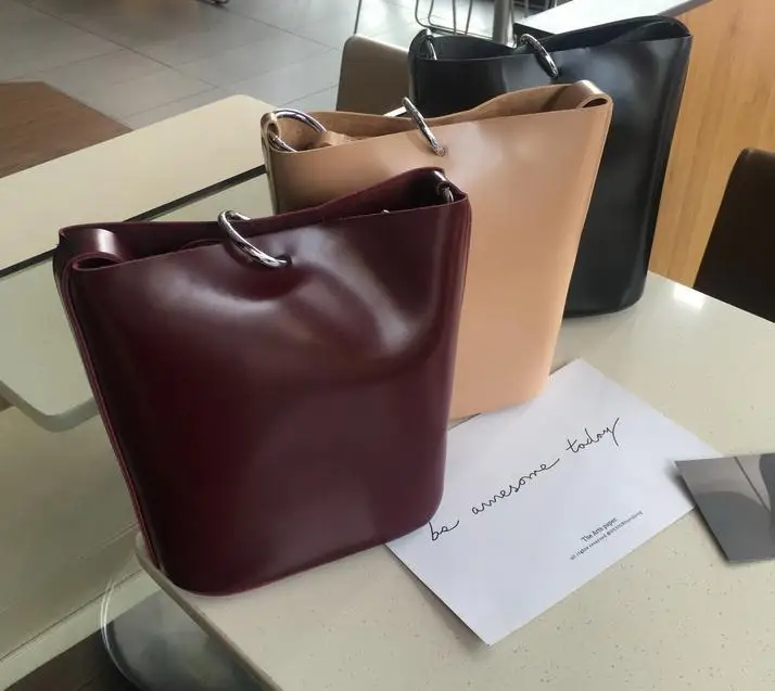 

Spring 2019 New Fashion Metal Button Single Shoulder Bag