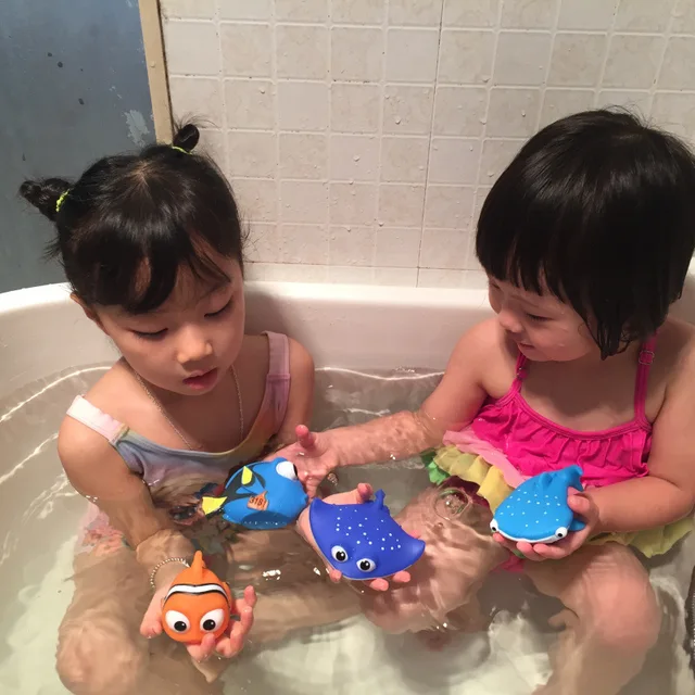 HOT Lovely Baby Bath Toys Water Spraying Squeeze  Sounding Debbling Toys Kids Float Water Tub Rubber Bathroom Play Animals 5