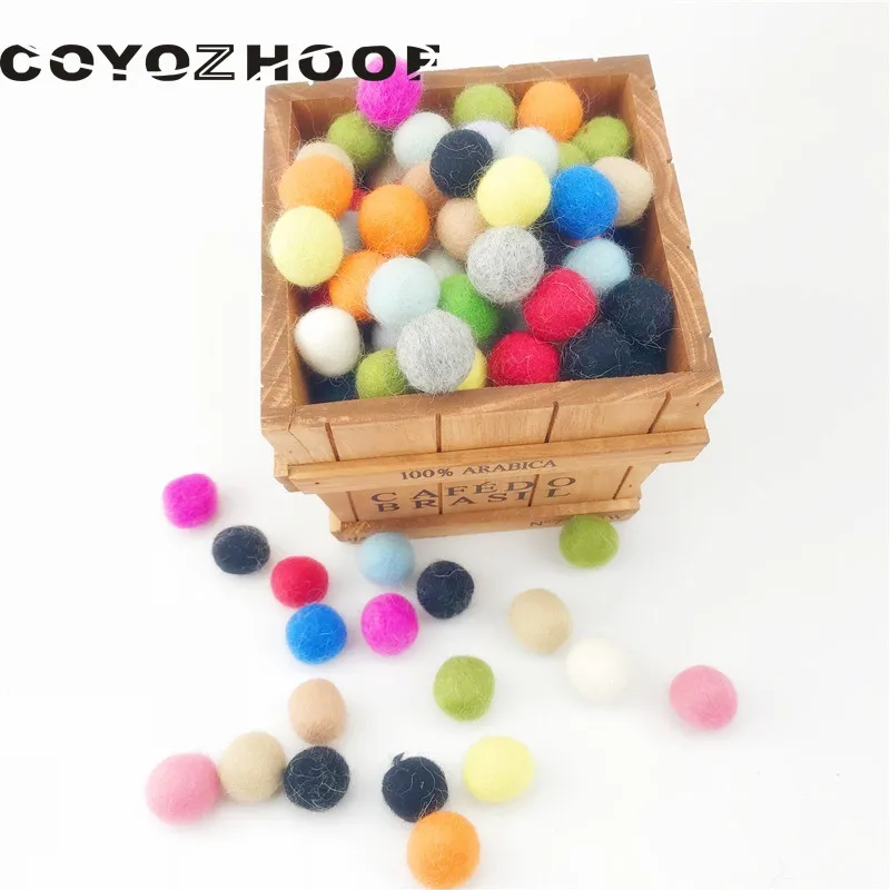 Christmas-Decor-2cm-200Pcs-Wool-Felt-Balls-Colorful-Beads-Pom-Pom-Felt-Balls-Jewelry-Assorted-Beads (1)