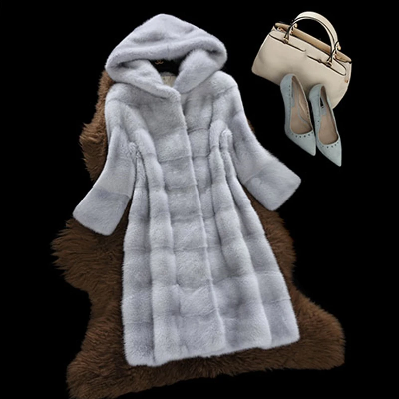 Искусственная шуба 2022 тренд. Пальто искусственный мех. Меховой жилет с платьем. Шубы женские зимние. Меховые шубы женские.