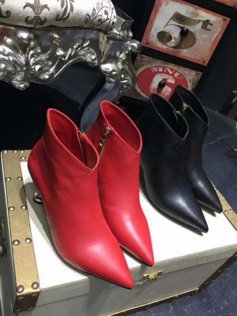 

2018 women's autumn new leather boots with shaped and pointed high heels sexy nightclub zipper boots and bare Martin boots women