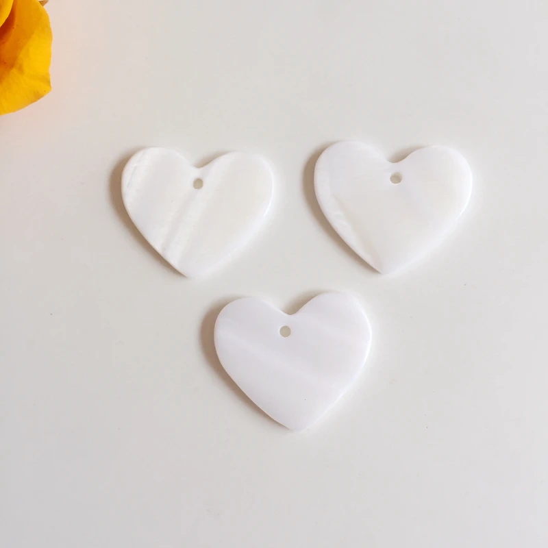 

25MM 40Pcs Natural White Shell Beads Heart Shape Jewellery Charms