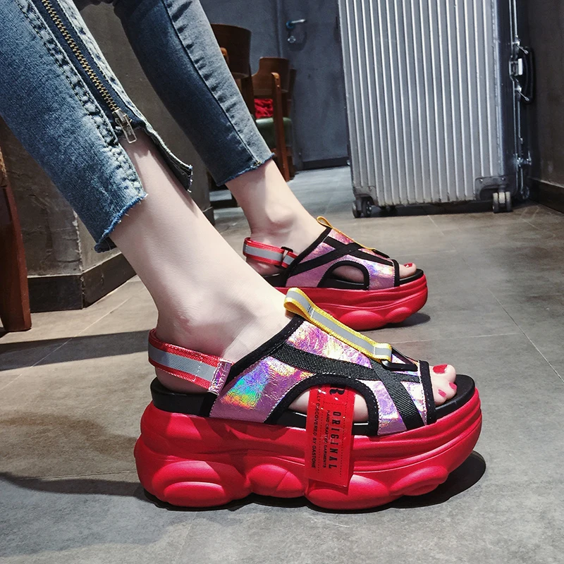 جديد 2019 الصيف النساء أحذية رياضية صنادل طراز جلاديتور إسفين أحذية منصة امرأة إسفين الكعوب سميكة أسفل عارضة شاطئ الوجه يتخبط