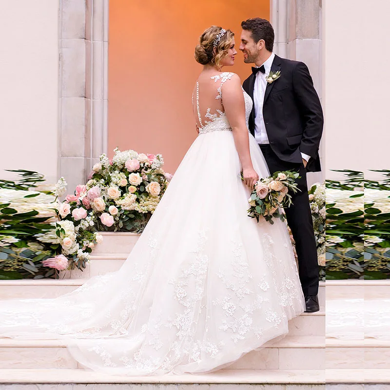 

New Arrival Sleeveless Scoop Neckline A Line Appliques Beaded Waist Lace Plus Size Wedding Dresses 2019 Women Bridal Gown
