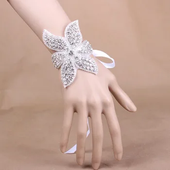 

2014 luxury crysta bridal flower hand chain wedding jewelry bridal bracelet wedding accessories Iraqis hand jewelry