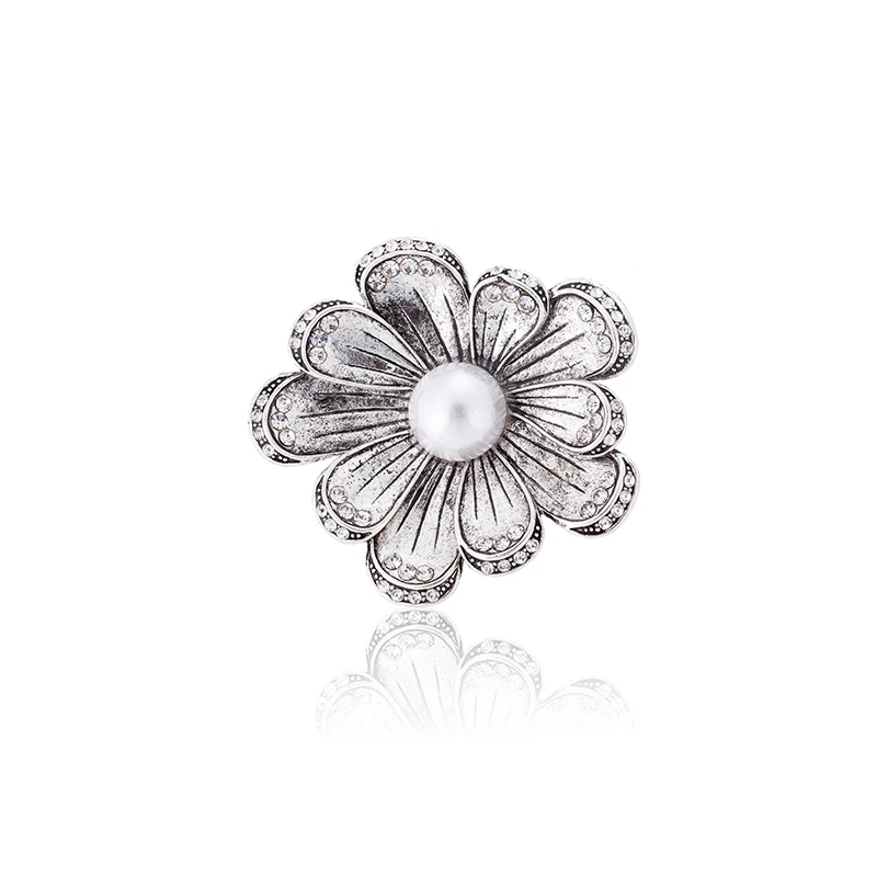 brooches (6)