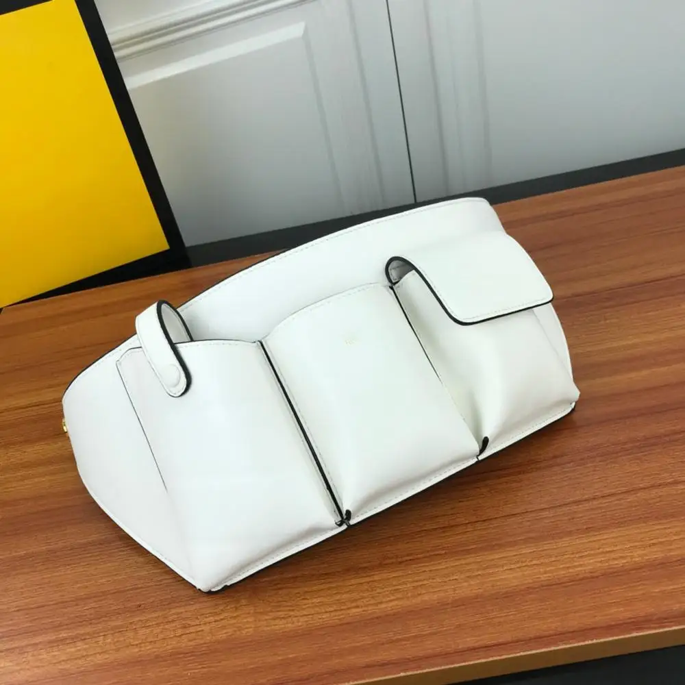 

Luxury Vintage Cool Punk Small Designer Handbags Ladies Satchels Women Cell Phone Slant Spin Pack